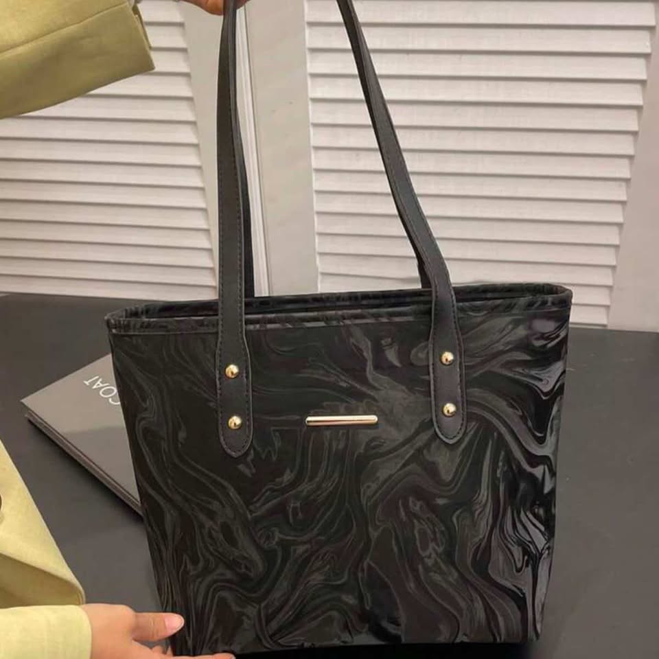 Black Versatile Minimalist Shoulder Bag