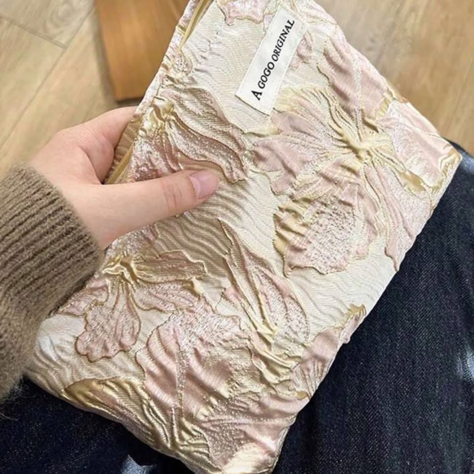 The Bloom Pouch