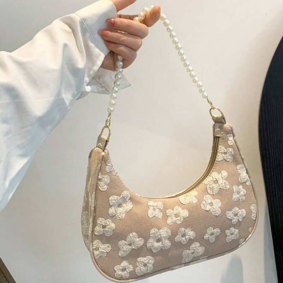 Pearl Chain Strap Shoulder Bag