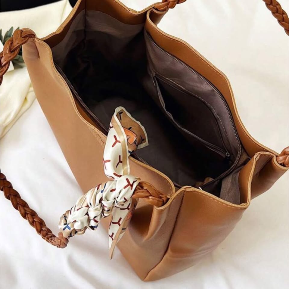 The Twist Tote